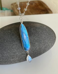 Collier long en pierre de lune et labradorite, avec perles, chaîne superposée, style moderne et audacieux, en argent sterling 925, Duet - Product Image 3