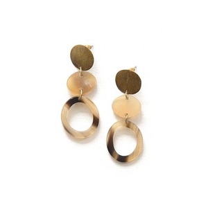 100% Pendientes elegantes de cuerno de búfalo y buey natural para mujer 100% Pendientes colgantes de cuerno de buey y búfalo natural Pendientes de cuerno - Product Image 3