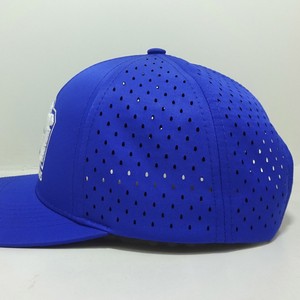 Casquette personnalisée imperméable et respirante découpée au laser Casquette snapback personnalisée avec logo brodé en 3D Casquette snapback 6 panneaux en mousse structurée - Product Image 4