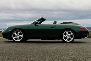 รถคาร์เรียร่า แคบริอเล็ต มือสอง สภาพดี สีเขียวเรนฟอเรสต์เมทัลลิก เกียร์ธรรมดา 6 สปีด ใช้งานมากส่วนใหญ่ในแคลิฟอร์เนีย ไม่ได้ดัดแปลง - Product Image 4