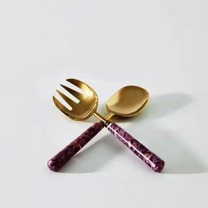 Ensemble de 2 serveurs à salade en résine violette, élégants et durables, faits à la main - Product Image 1
