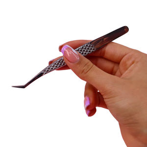 Pince à épiler professionnelle en acier inoxydable finition miroir argenté à angle mince Isolation du volume à 90 degrés Pointe pointue Marque privée - Product Image 6