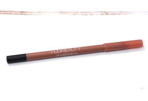 Crayon à lèvres automatique mat Huda Beauty Lip Contour 2.0 Very Berry - Product Image 1