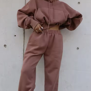 ชุดเซ็ตฤดูหนาวสองชิ้นสำหรับผู้หญิงแบบสั่งทำ เสื้อฮู้ดดี้ครอปตัวใหญ่และกางเกงจ็อกเกอร์มีซับในพร้อมลายพิมพ์ ขายส่งจากโรงงานบังกลาเทศ - Product Image 5