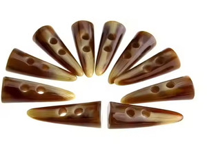 100% corne de buffle naturelle bascule boutons à 2 trous faits à la main décoration de vêtements écologiques par artisanat en croissant - Product Image 4