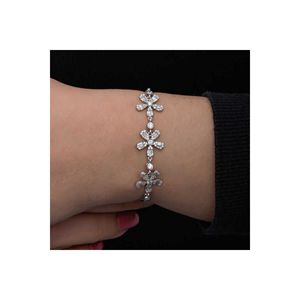 สร้อยข้อมือผู้หญิงลายดอกไม้บาแกตสีเงิน - Product Image 3
