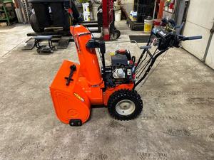 Soplador de Nieve de Gasolina de Dos Etapas Ariens Deluxe SHO de 28 Pulgadas con Arranque Eléctrico, Venta Rápida - Product Image 4