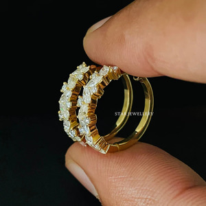 Pendiente de aro de diamante de forma mixta para dama de honor de pera de oro macizo de 14 quilates Joyería fina. - Product Image 3