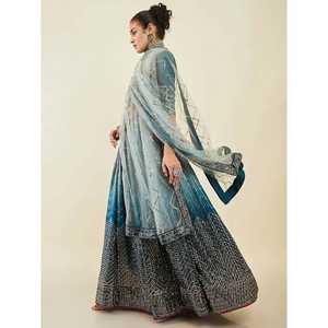 Impresionante Traje de Novia Lehenga Choli de Seda Azul con Dupatta Adornado con Lentejuelas - Product Image 2