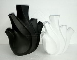 Florero de hierro de metal minimalista moderno con una superficie pulida elegante y detalles geométricos hechos a mano para un toque refinado - Product Image 1