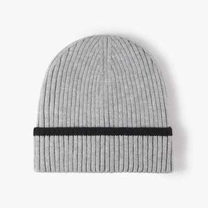 Bonnet en tricot gris ajustable avec revers et bande contrastante noire, 100 % acrylique, style décontracté - Product Image 1