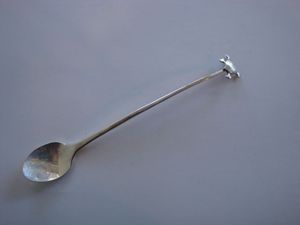 Cuillère de bar en métal finition argentée pour la présentation de boissons chic, idéale pour les restaurants de luxe et les salons à cocktails - Product Image 3