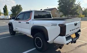 TOYOTA TACCOMA DOUBLE CAB 2024 d'occasion - Product Image 4