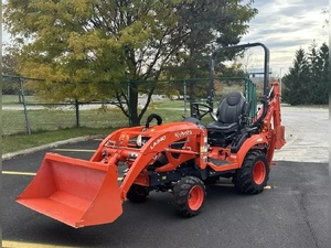 Tracteur agricole Kubota 25HP 4 roues motrices avec chargeur frontal, couleur rouge, tracteur multifonctionnel à roues - Product Image 3