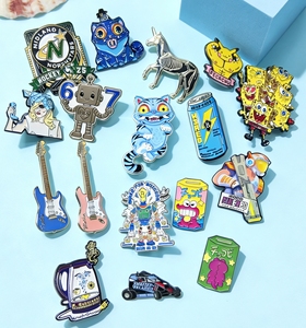 Épingles à revers en émail dur métallique personnalisées - Design de dessin animé peint pour les cadeaux d'anniversaire - Product Image 1