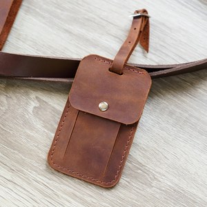 Vente en gros de bracelets en cuir de qualité supérieure avec étiquette de bagage en métal Bracelets en cuir personnalisés pour étiquette de bagage de voyage en métal LLT-0040D - Product Image 2