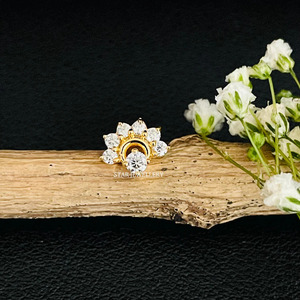 14K ห้องปฏิบัติการทองคำที่เป็นของแข็งเติบโตเพชรเสี้ยวหูเจาะเครื่องประดับที่ดี - Product Image 2