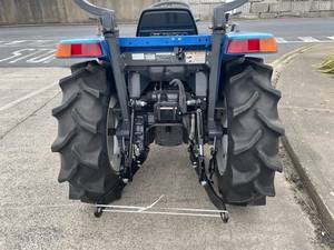 Livraison gratuite - Tracteur agricole à 4 roues motrices GEAS TG273 - 26,7 CV - 1,5 L - 3 cylindres diesel - Direction assistée - PTO et attelage 3 points - Product Image 4