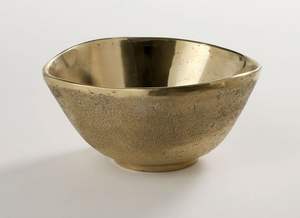 Cuenco de latón con acabado dorado con estructura profunda y detalles artesanales hechos a mano para funciones religiosas o mandirs caseros - Product Image 3