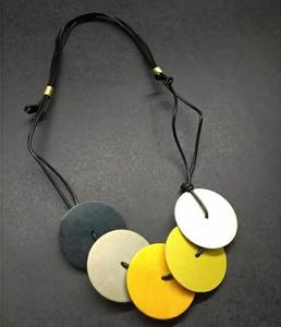 Collar de resina de alta calidad, collar con colgante de resina hecho a mano bohemio, fabricante por CRAFTED TREASURES - Product Image 1