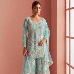 Magnifique Lehenga Choli Jaune Tendance de Style Traditionnel Chinois, Marque SP, Taille M, 1,5 kg, avec Broderie de Sequins et de Fils Intriqués, Élégant - Product Image 1