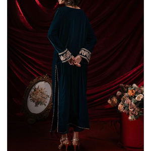 Prix raisonnable élégant broderie velours robe tissu doux hiver velours robe culturelle meilleure vente robe de mariée en velours - Product Image 3