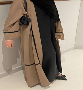 Abaya de seda azul claro brillante. Disponible a precios de mayoreo. Una opción sofisticada para bodas y fiestas. - Product Image 3