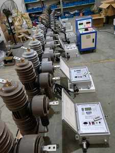 <span class=keywords><strong>Disjoncteur</strong></span> sous vide triphasé XIYAPOWER ZW32 haute tension 36 kV pour montage sur poteau extérieur avec <span class=keywords><strong>disjoncteur</strong></span> automatique, transformateur de courant et transformateur de tension - Product Image 3
