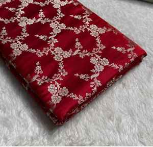 Sari Tradicional de Mujer con Borde Tejido a Mano - Seda Mashru Suave, de Secado Rápido, Protección Solar, para Todas las Estaciones, para Uso Religioso - Product Image 1