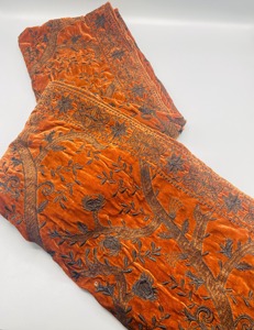 Chal de Terciopelo de Poliéster Sólido Color Naranja Intenso con Borde Bordado, Adecuado para Novias, Eventos Tradicionales, Transpirable, para Usar en Invierno. - Product Image 3