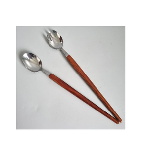 Tenedor de servidor de ensalada de acero inoxidable de diseño caro con mango de madera Herramientas de cocina Juego de servidor de ensalada de acero inoxidable - Product Image 3