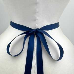 Cinturón de Novia Bridella BS94ML Azul Marino con Detalles de Pedrería, Ajustable para Bodas y Eventos Formales - Product Image 5