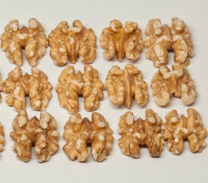 Noix de Grenoble séchées certifiées biologiques, approvisionnement en vrac, exportation, qualité brute de qualité A, décortiquées et non décortiquées, pour la vente au détail et l'industrie alimentaire - Product Image 6