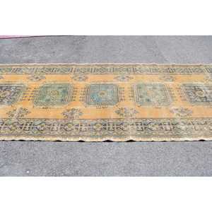 Tapis turc 4,5x11,7 pieds, tapis de couloir vintage, tapis persan en laine jaune et bleu - Product Image 3