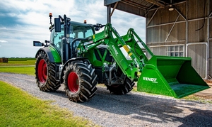 Tracteur agricole Fendt Advanced Farming, moteur diesel fiable, équipement agricole pour les grandes exploitations, préparation du sol, transport, prise de force hydraulique - Product Image 2