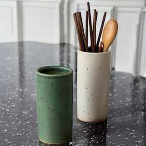 Reposacucharas de Cerámica Ecológico Resistente a Altas Temperaturas |   Porta Utensilios de Cocina Apto para Lavavajillas y Horno |   Apto para microondas - Product Image 1