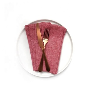 Vente en gros de serviette en tissu de marque minimaliste de style européen noir brillant au toucher de soie mignon pour salle à manger de mariage 100% coton certifié GOTS - Product Image 5