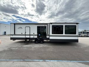 Forest River Ceder Creek Cottage 40CFK2 d'occasion 2022 à vendre - Product Image 2