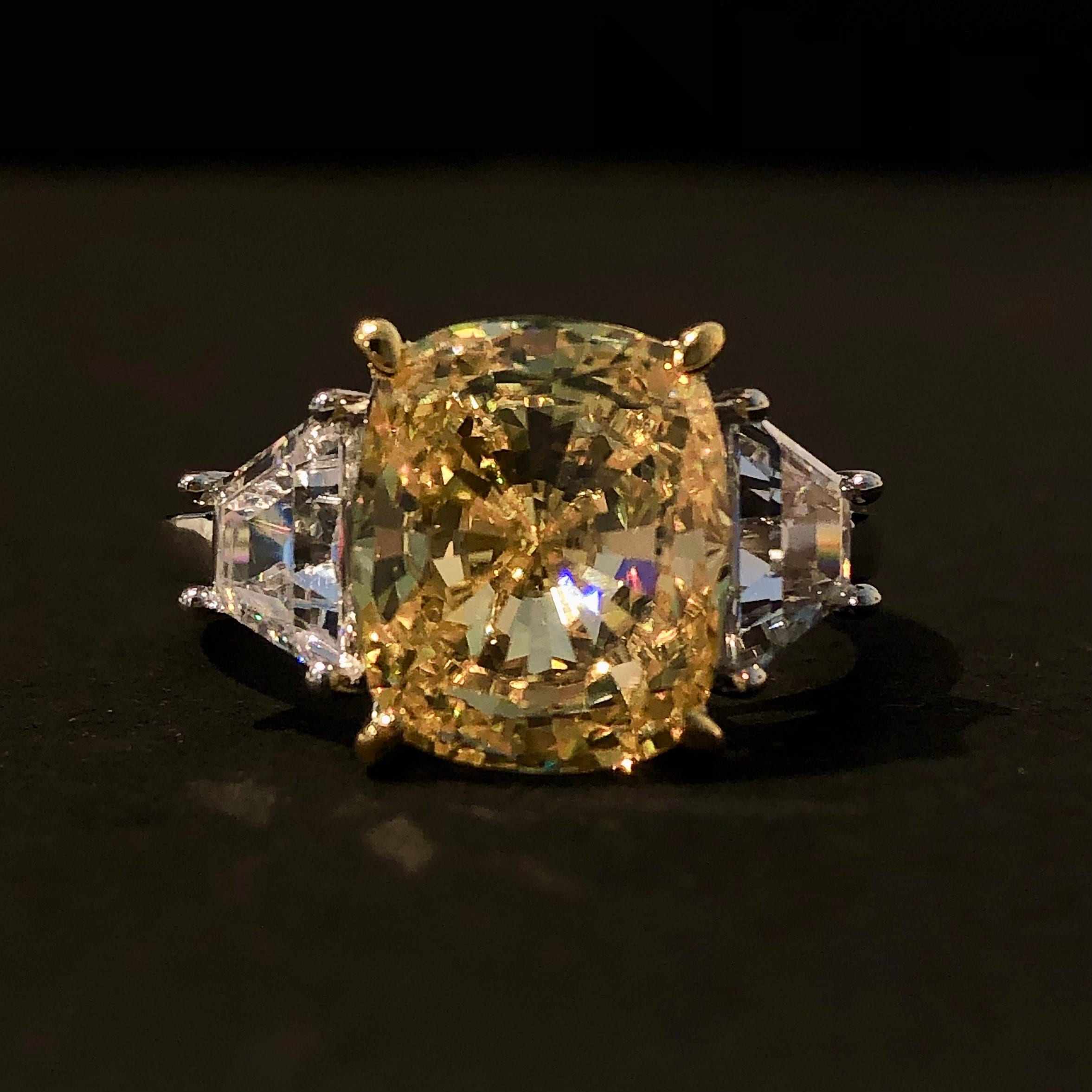 สีเหลือง