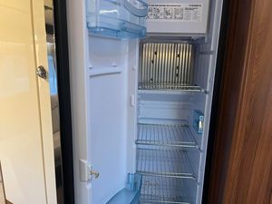 Autocaravana de Lujo Compacta con Diseño Europeo Contemporáneo para Viajes, Campamentos y Aventuras. Compre Remolques de Viaje Usados en Buen Estado - Product Image 4