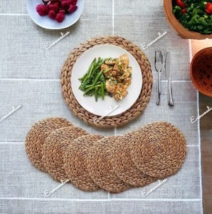 Ensemble de table en jacinthe d'osier de style bohème écologique de 6 napperons tissés assiettes de chargeur porte-pots en rotin rond Ecowoodies - Product Image 3