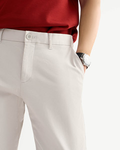 Pantalon respirant en coton et élasthanne coupe ajustée de couleur kaki pour hommes avec poche latérale fonctionnelle Routine Vietnam - Product Image 3