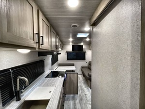 Remolque Usado E-a-s-t To West S-i-l-v-e-r L-a-k-e 2300RD 2025, Listo para la Venta - Product Image 5