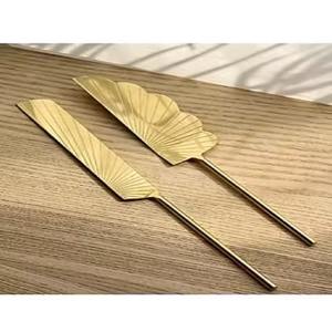 Juego de cuchillos y servidores de latón para pasteles Ideal para bodas, fiestas y eventos - Product Image 1