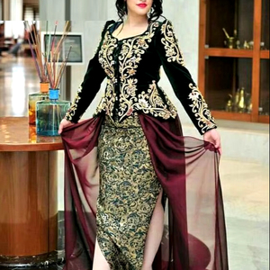 2024 Collection de mariage Zari-broderie veste noire cristal verre perles pierre Dabka travail fait soie lin Karakou Lehenga Choli - Product Image 1