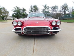 เบสท์บาย 1961 เชฟโรเลต คอร์เวทท์ เบาะหนัง สีแดงและสีขาว ภายในสีแดงและสีขาว เกียร์อัตโนมัติ - Product Image 4