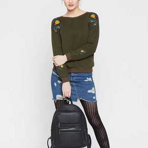 เสื้อสเวตเชิ้ตผู้หญิงผ้าฝ้าย 100% สำหรับฤดูหนาว ผลิตในโรงงานโดยผู้ผลิตจากปากีสถาน มีโลโก้ด้านหน้า ระบายอากาศได้ดีและแห้งเร็ว ขายส่ง - Product Image 3