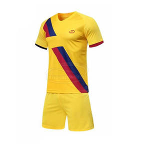 Uniforme de fútbol de poliéster de alta calidad para hombres, Club de impresión personalizado, el mejor estilo de llegada, conjuntos de tamaño adulto al por mayor de secado rápido - Product Image 1