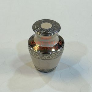 Urne funéraire en métal de haute qualité pour les cendres humaines et d'animaux de compagnie, écologique, durable, tailles et designs personnalisables - Product Image 2