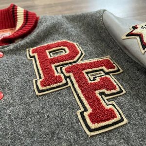 Veste de baseball universitaire tendance et élégante, corps en laine, manches en cuir PU, patchs brodés, veste de baseball universitaire pour hommes - Product Image 5